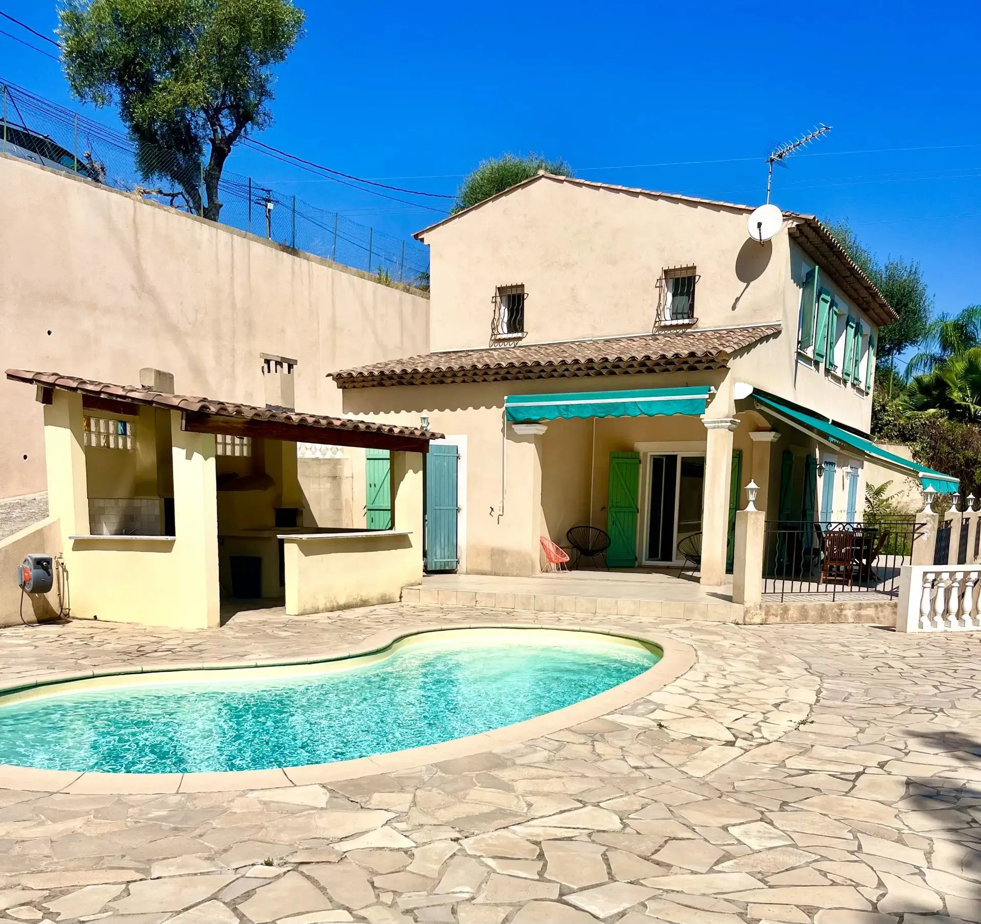 Villa ensoleillée avec piscine